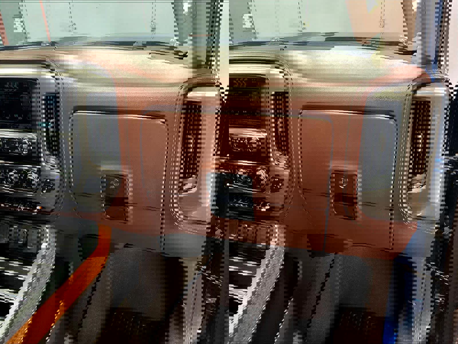 Used 2015 Chevrolet Silverado 2500 High Country w/ Duramax Plus Package image 17