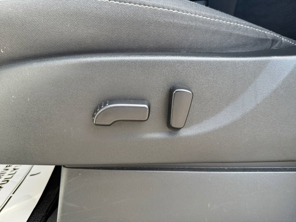 Used 2024 Nissan Frontier SV w/ SV Convenience Package RWD image 25