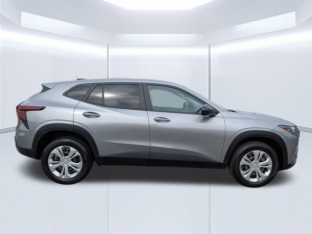 Used 2024 Chevrolet Trax LS w/ Driver Confidence Package image 3