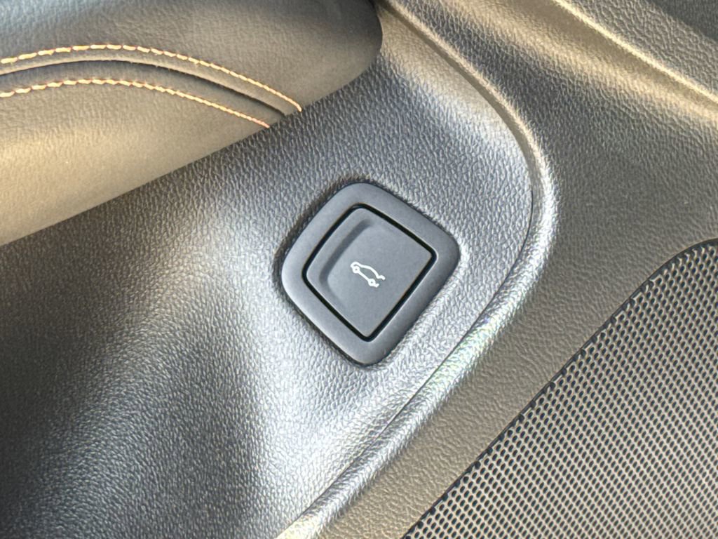 Used 2025 Cadillac CT4 V RWD image 20