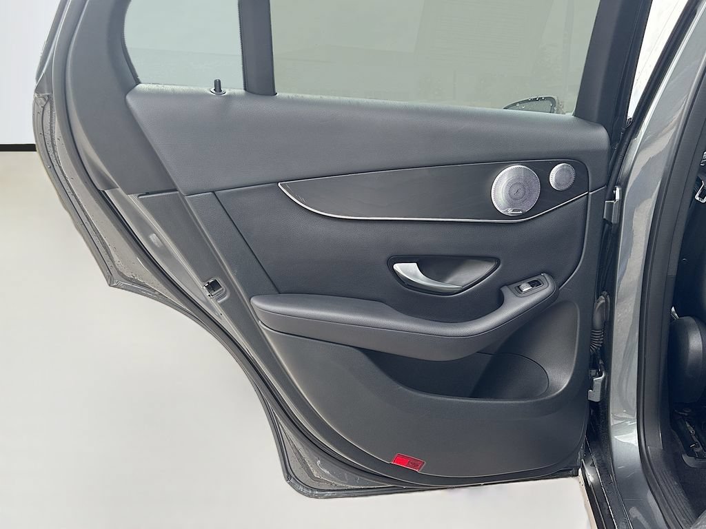 Used 2018 Mercedes-Benz GLC 300 4MATIC w/ Premium Package image 16