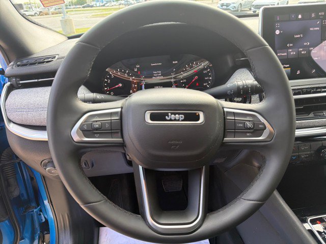 Used 2024 Jeep Compass Latitude AWD/4WD image 17