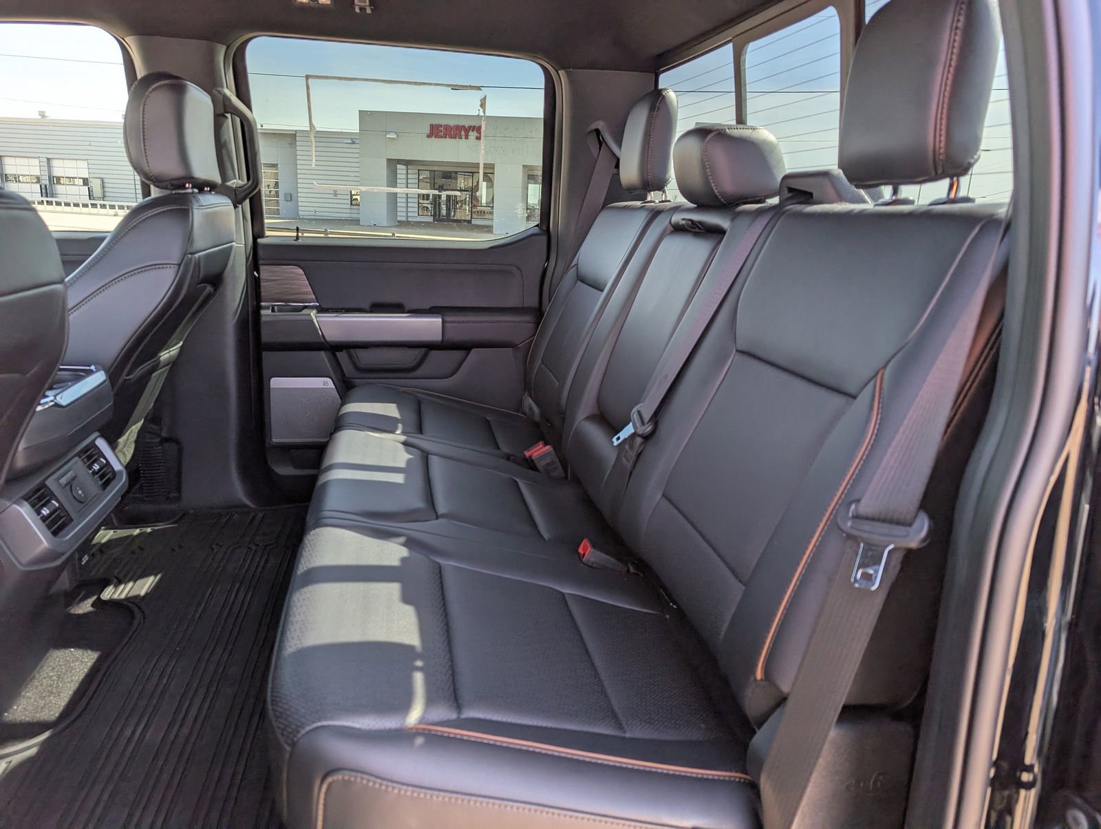 Used 2025 Ford F150 Lariat w/ Equipment Group 502A High image 28