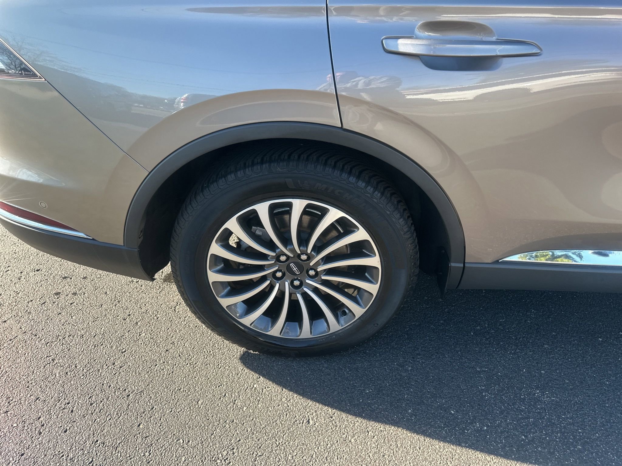 Used 2020 Lincoln Aviator Reserve w/ Equipment Group 201A image 11