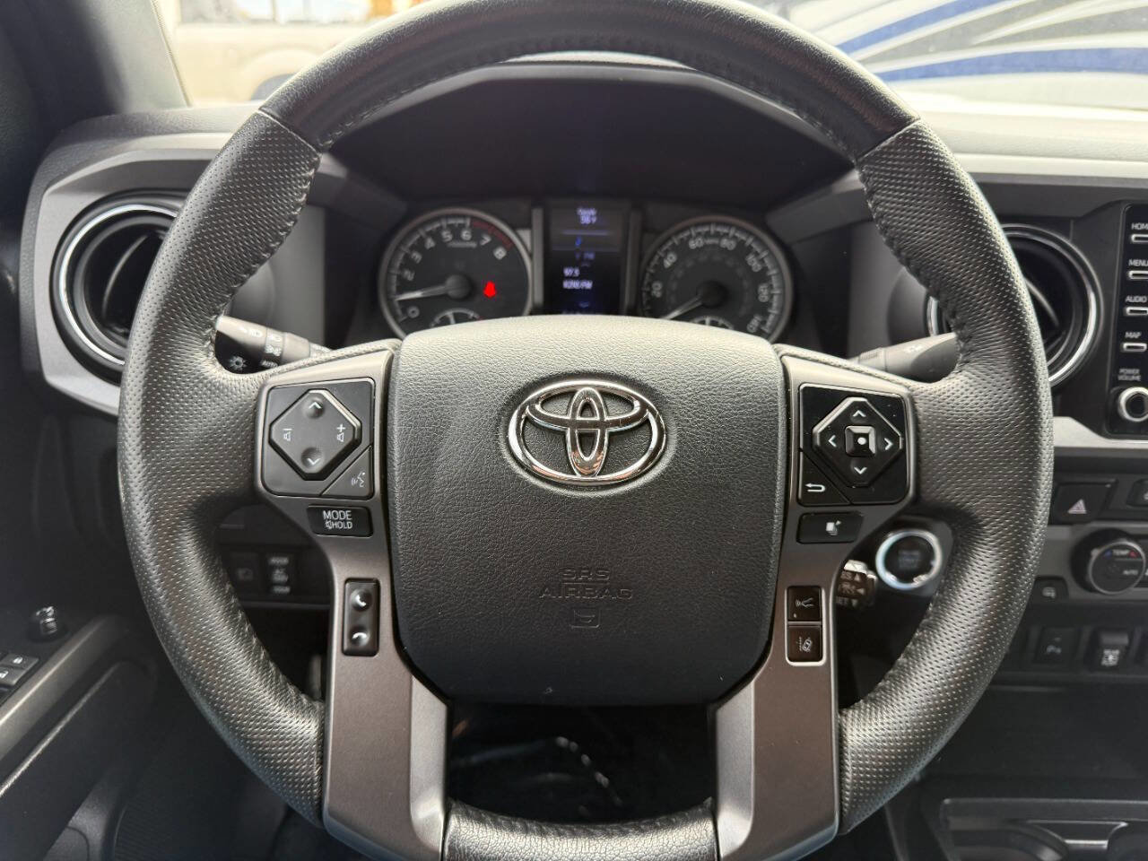 Used 2020 Toyota Tacoma TRD Sport w/ Technology Package image 31