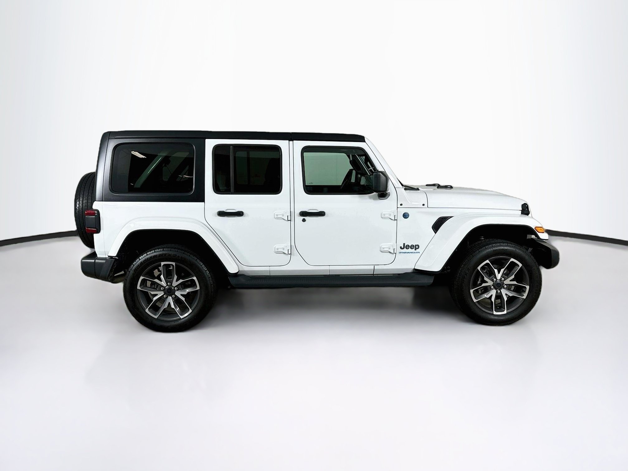 Used 2024 Jeep Wrangler Unlimited w/ Convenience Group AWD/4WD image 10