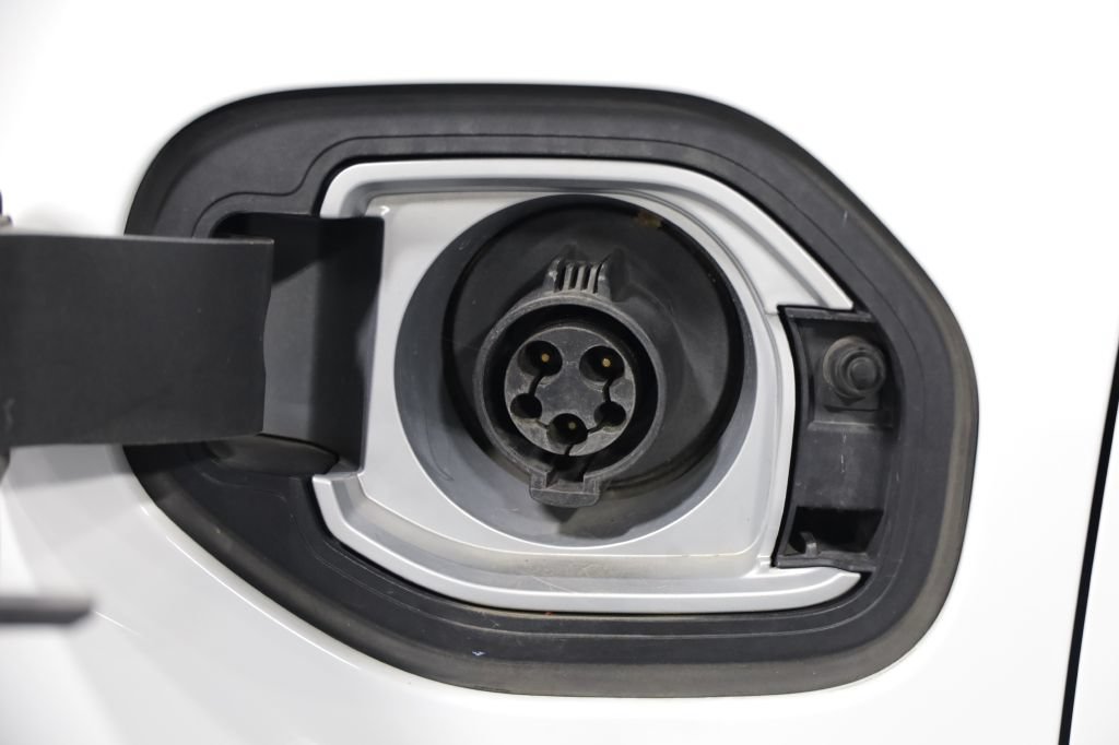 Used 2018 Chevrolet Volt LT w/ Comfort Package FWD image 31