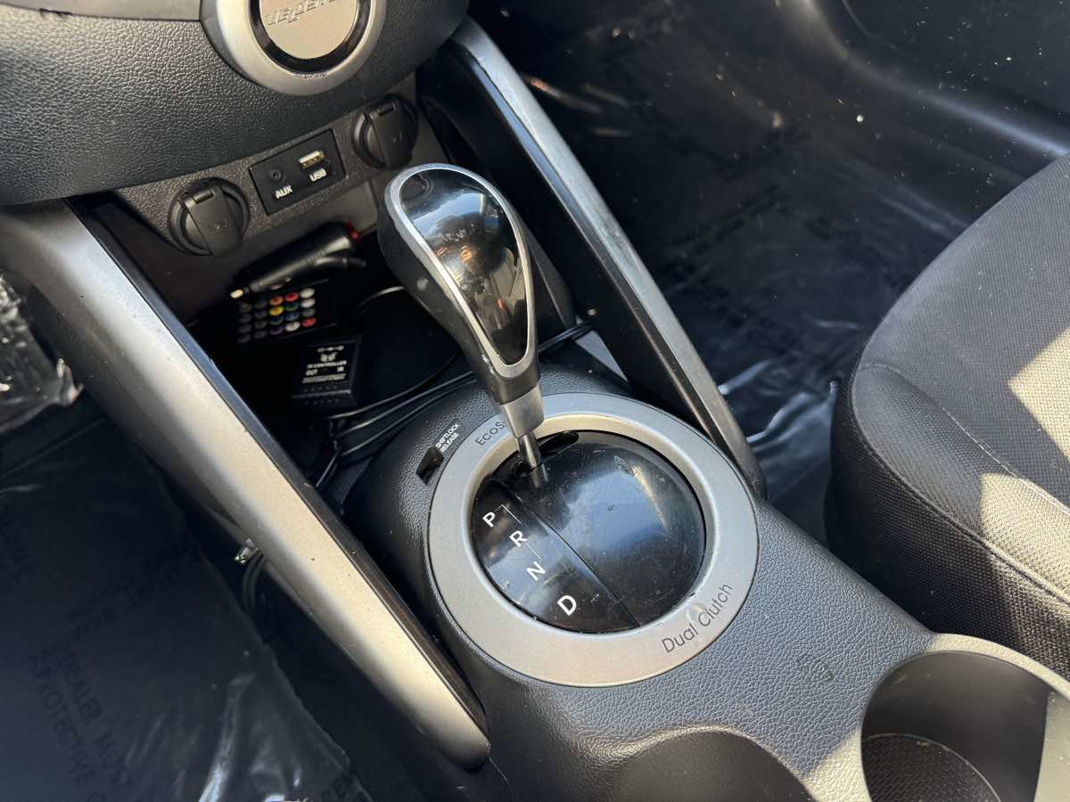 Used 2017 Hyundai Veloster image 12