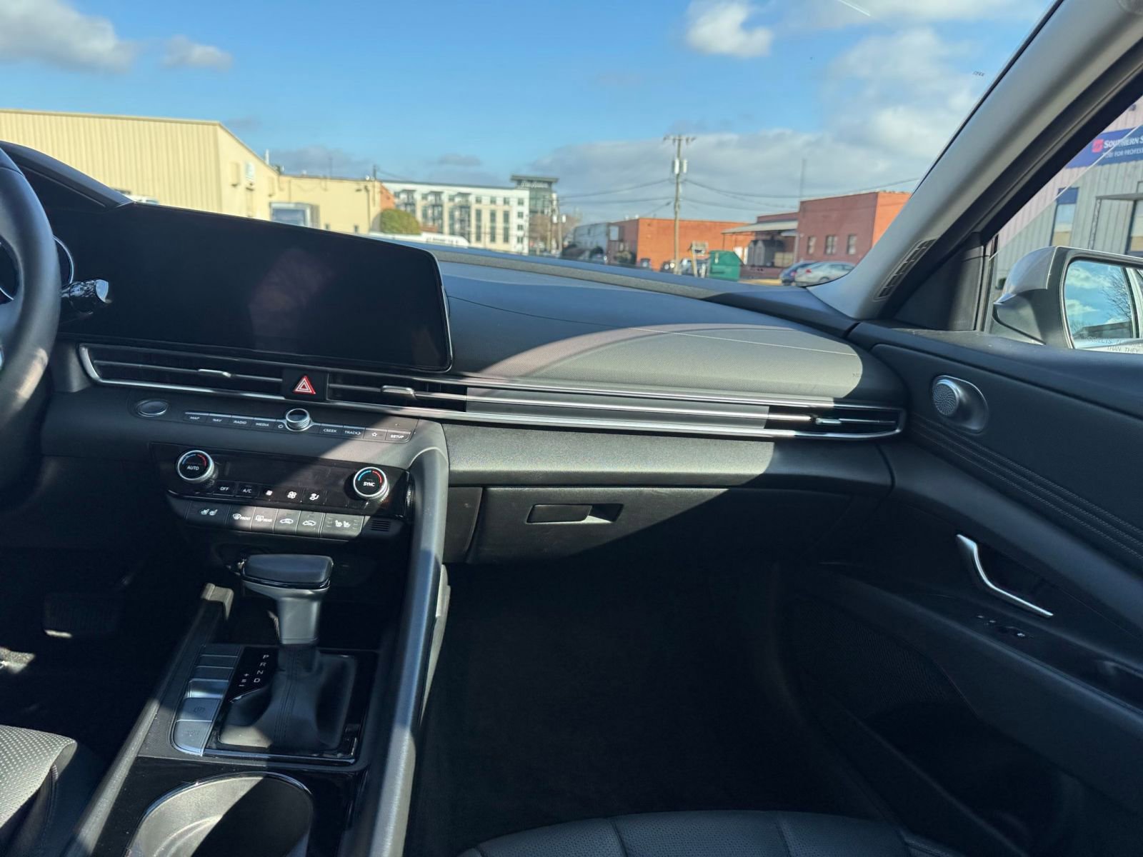 Used 2025 Hyundai Elantra Limited image 37