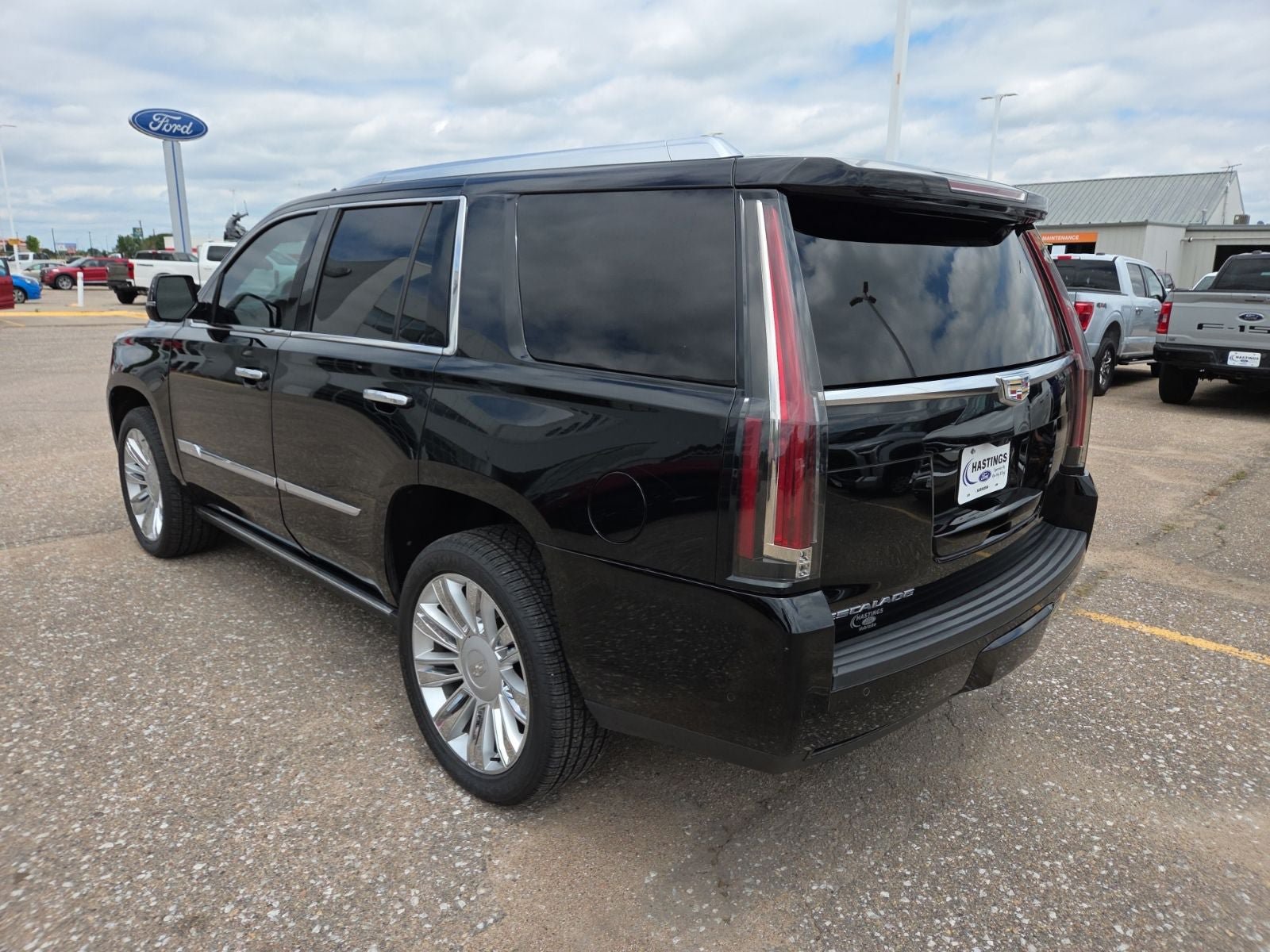 Used 2017 Cadillac Escalade Platinum AWD/4WD image 7