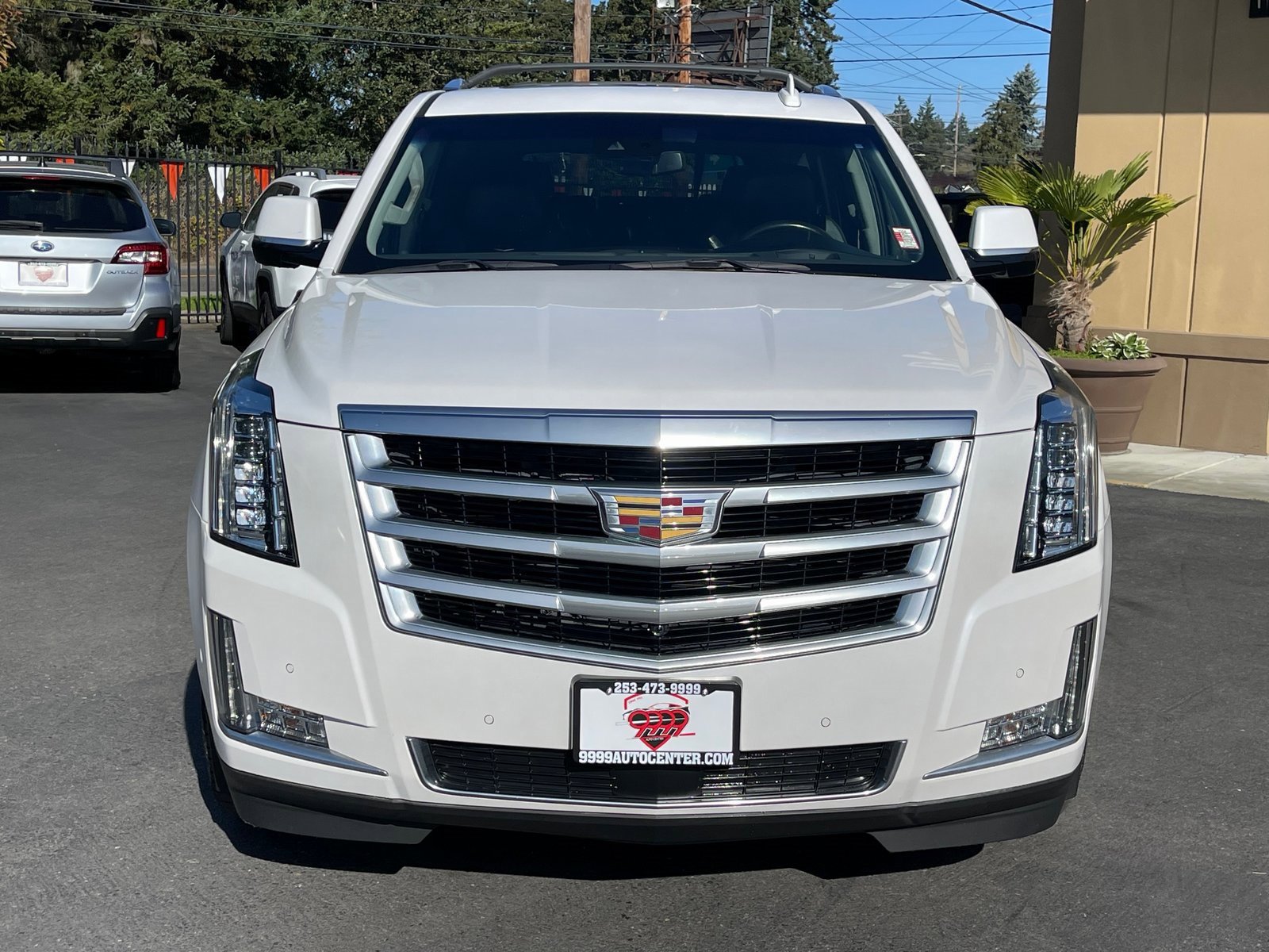 Used 2017 Cadillac Escalade Premium Luxury image 2