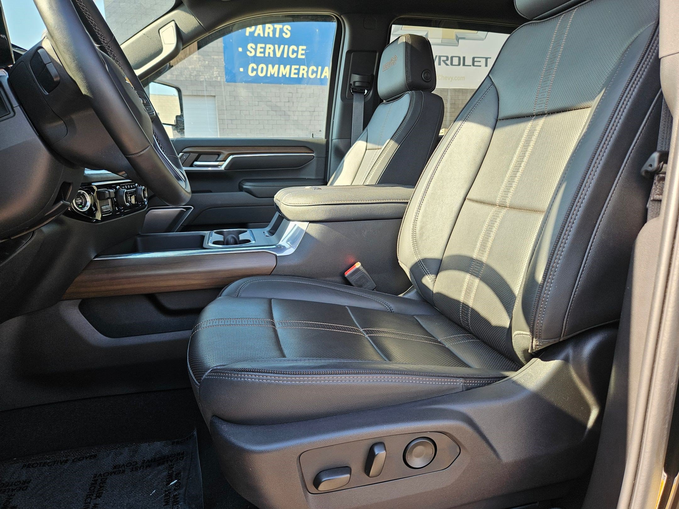 Used 2024 Chevrolet Silverado 3500 High Country AWD/4WD image 15