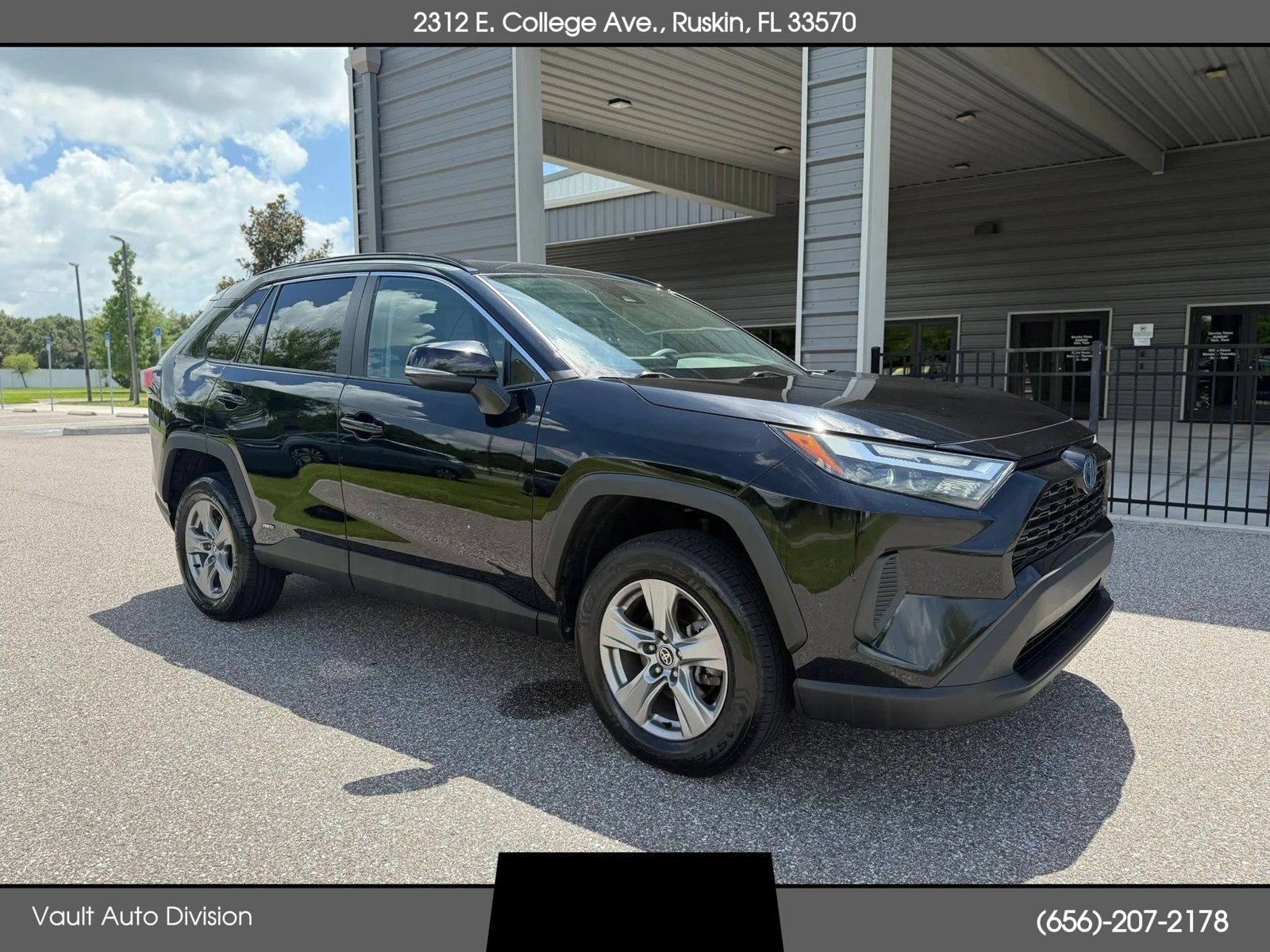 Used 2022 Toyota RAV4 XLE AWD/4WD image 1