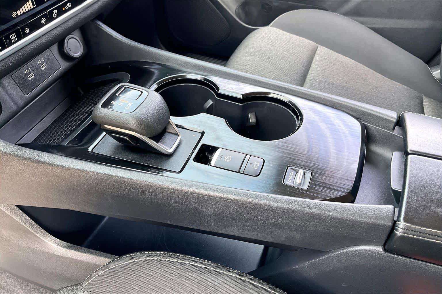 Used 2025 Nissan Rogue SV FWD image 17