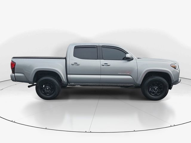 Used 2022 Toyota Tacoma SR5 w/ Technology Package image 2
