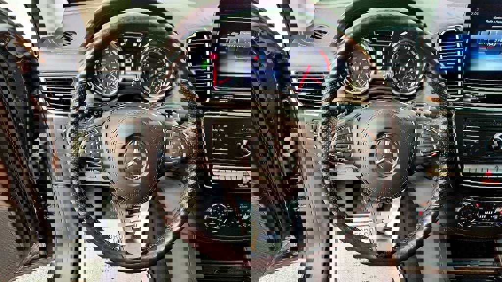 Used 2017 Mercedes-Benz GLS 550 4MATIC image 13