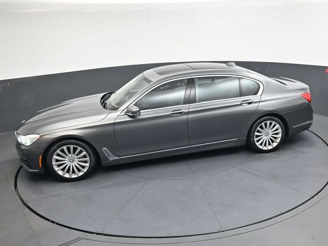 Used 2016 BMW 740i image 31