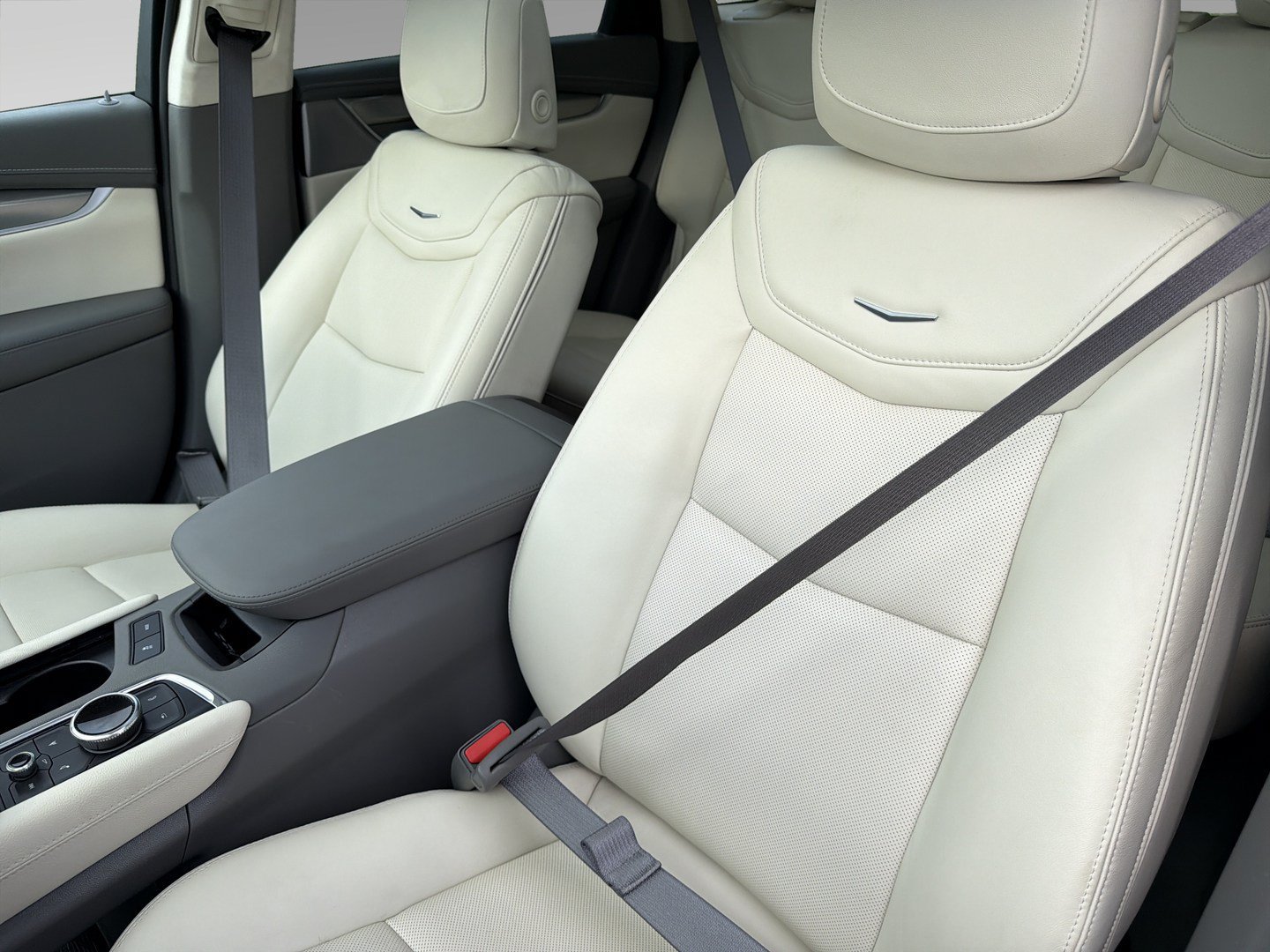 Used 2025 Cadillac XT5 Premium Luxury FWD image 11
