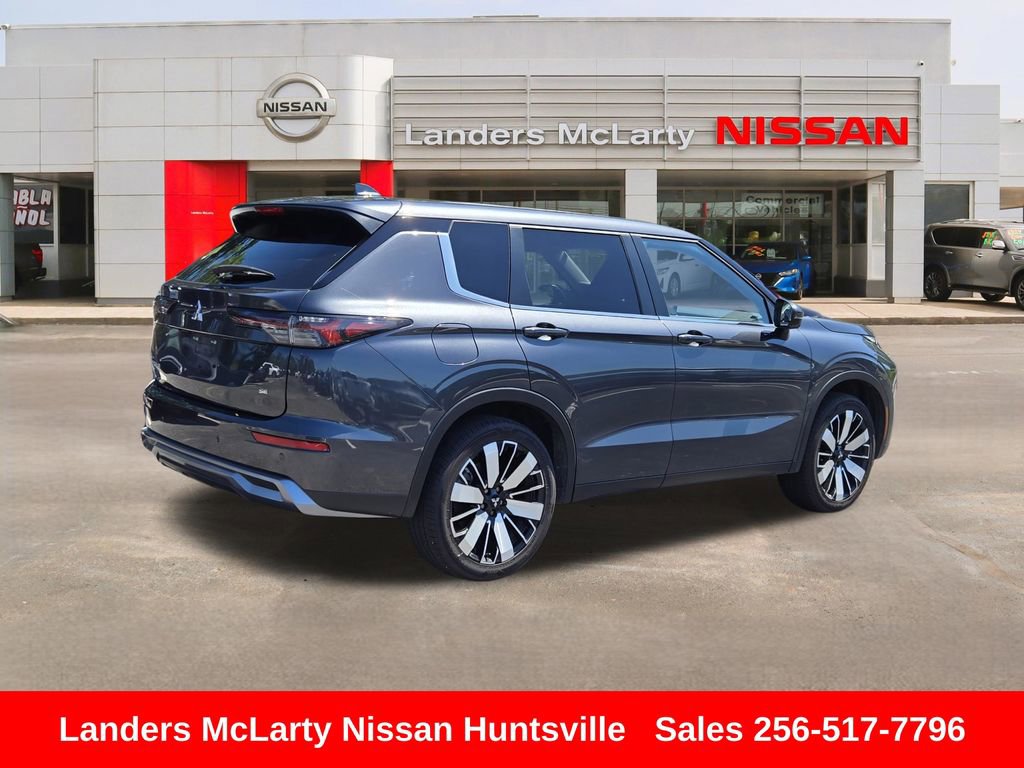 Used 2025 Mitsubishi Outlander SE FWD image 3