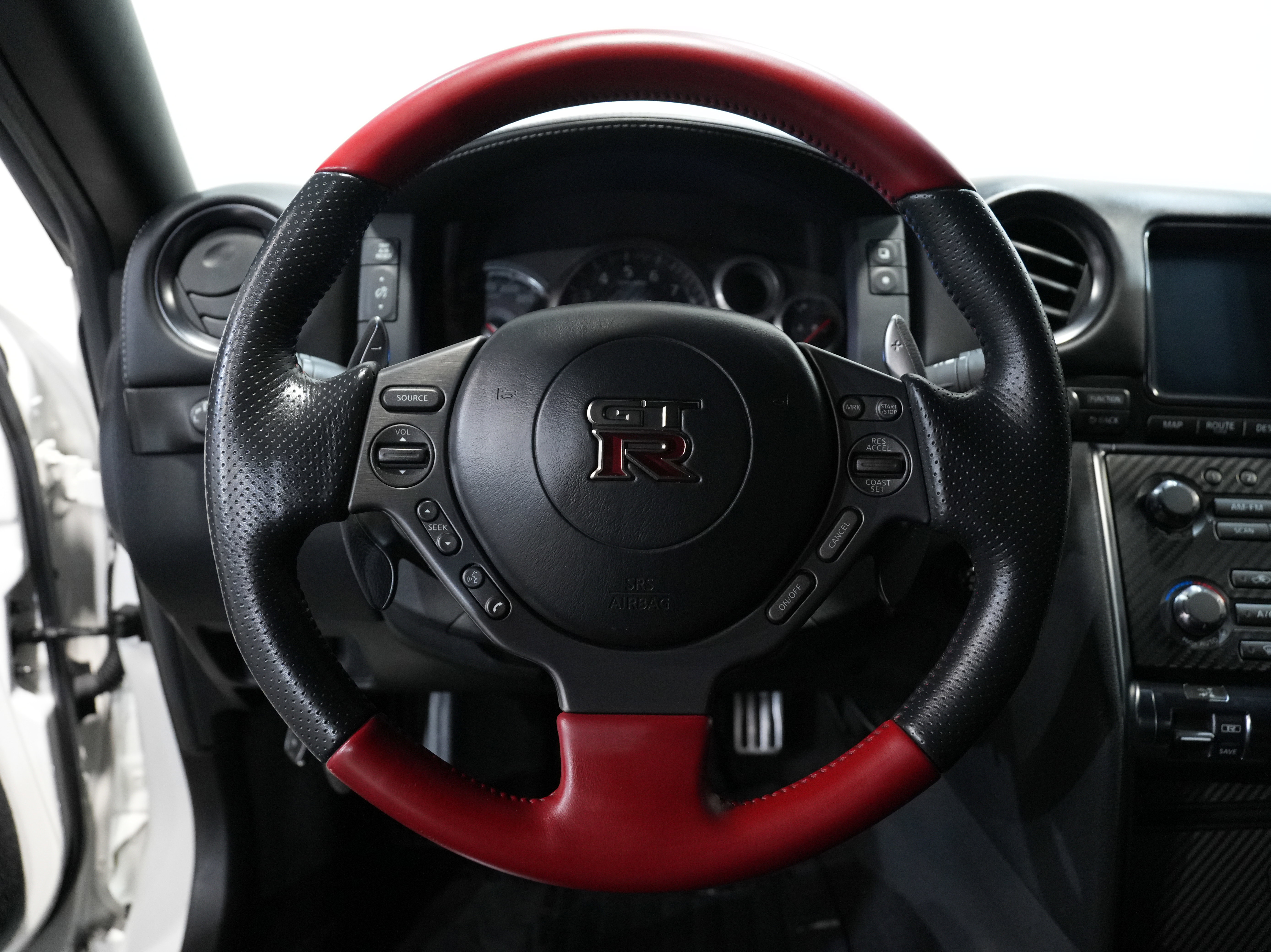 Used 2015 Nissan GT-R Black Edition image 34