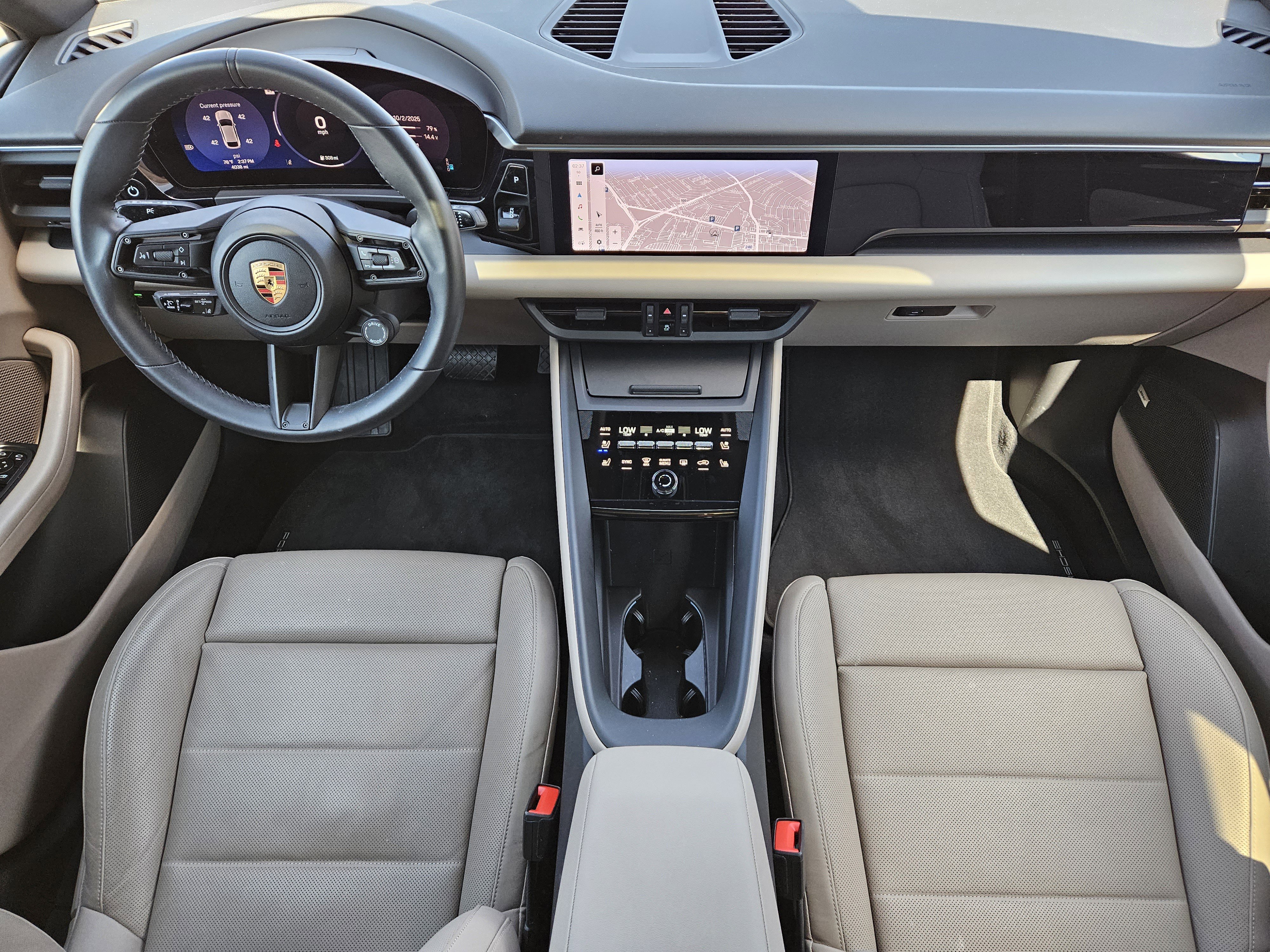 Certified 2025 Porsche Macan 4 Electric image 24