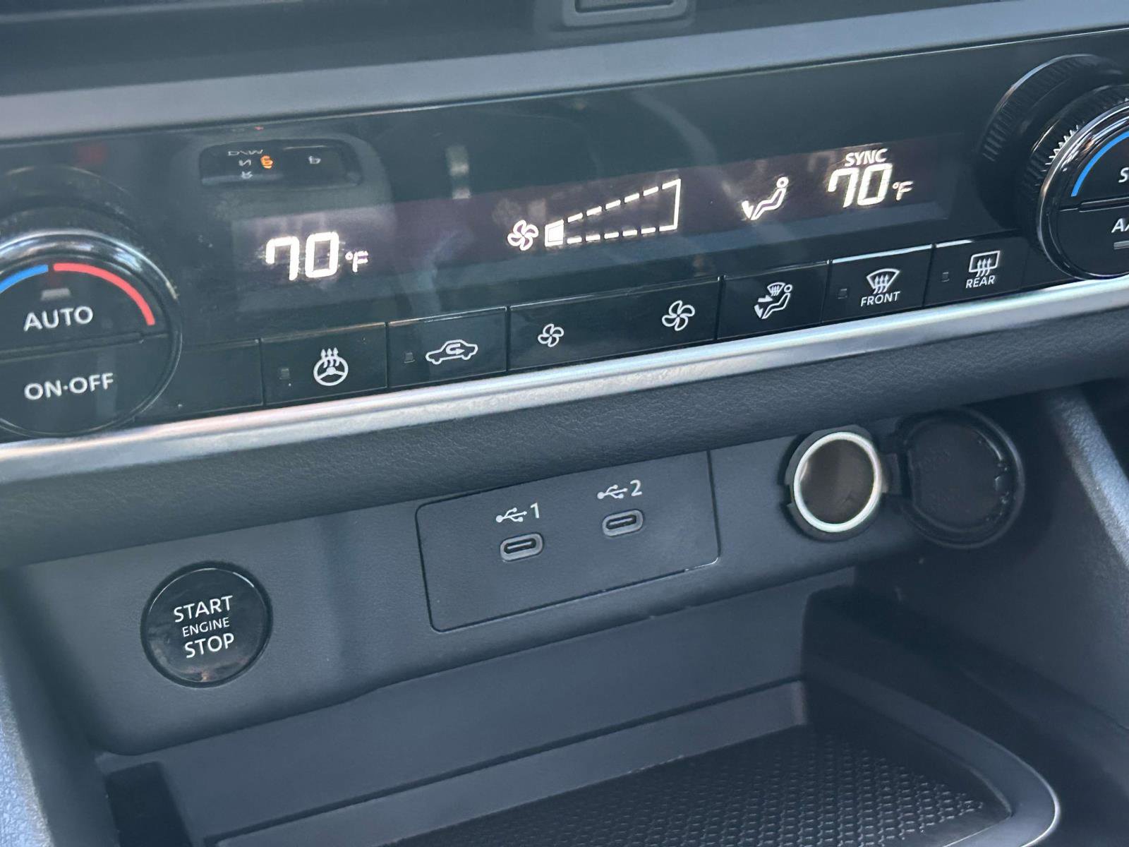 Used 2024 Nissan Rogue SV w/ SV Premium Package image 25