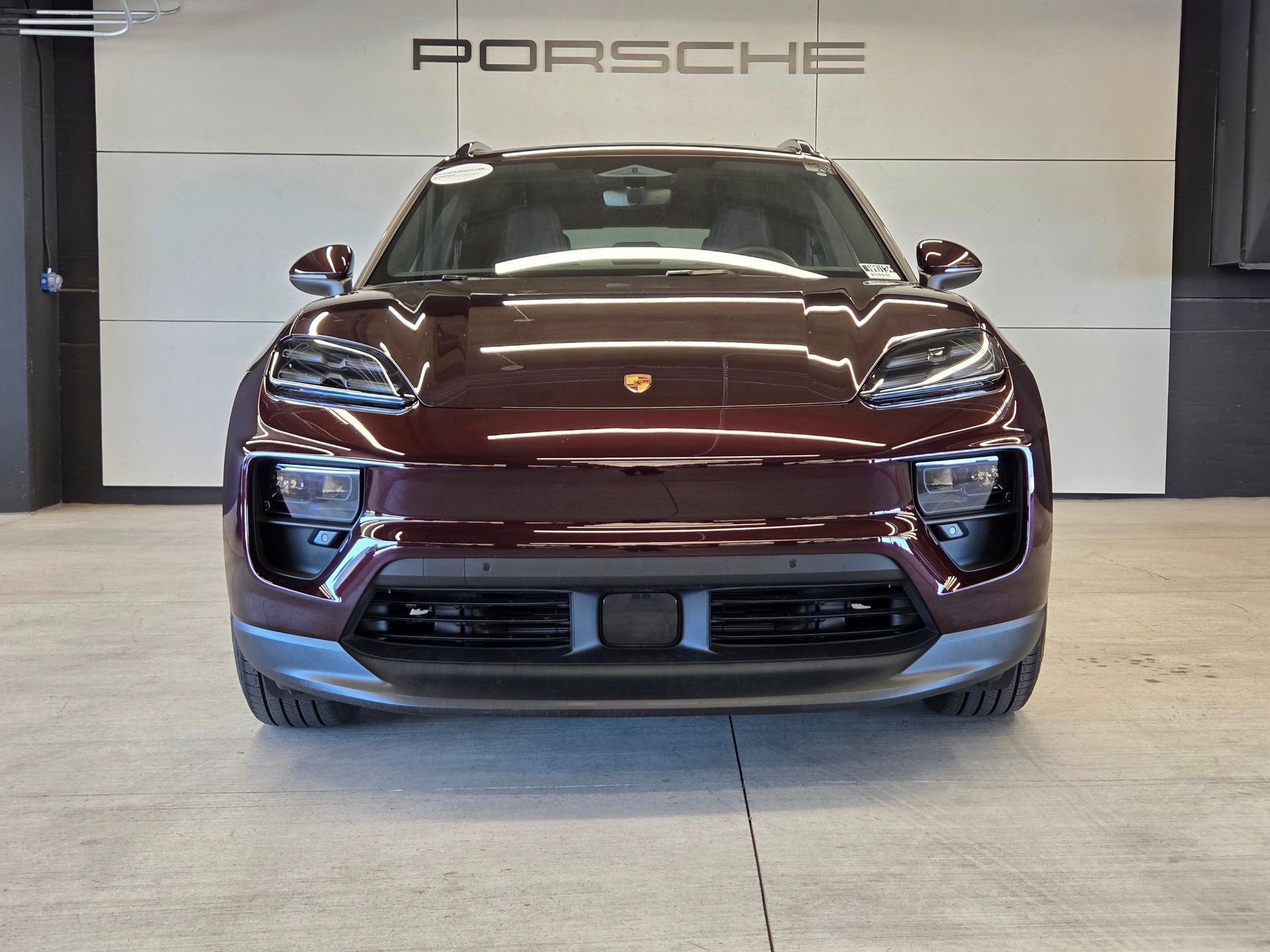 Certified 2025 Porsche Macan 4 Electric image 27