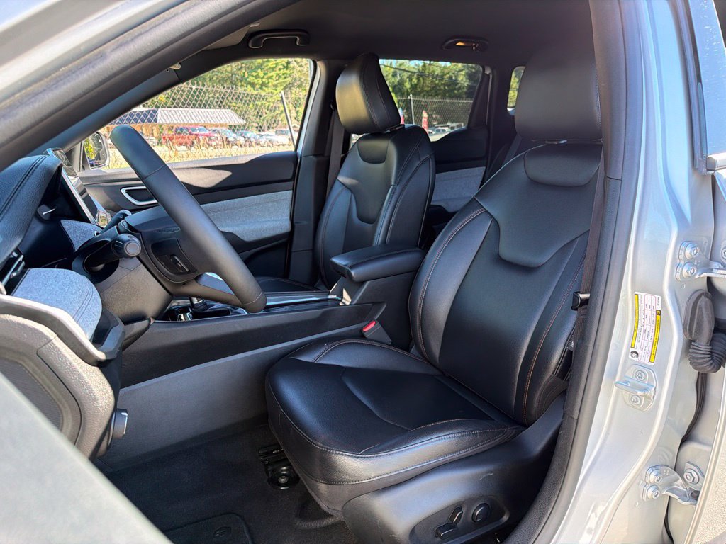 Used 2024 Jeep Compass Latitude AWD/4WD image 18