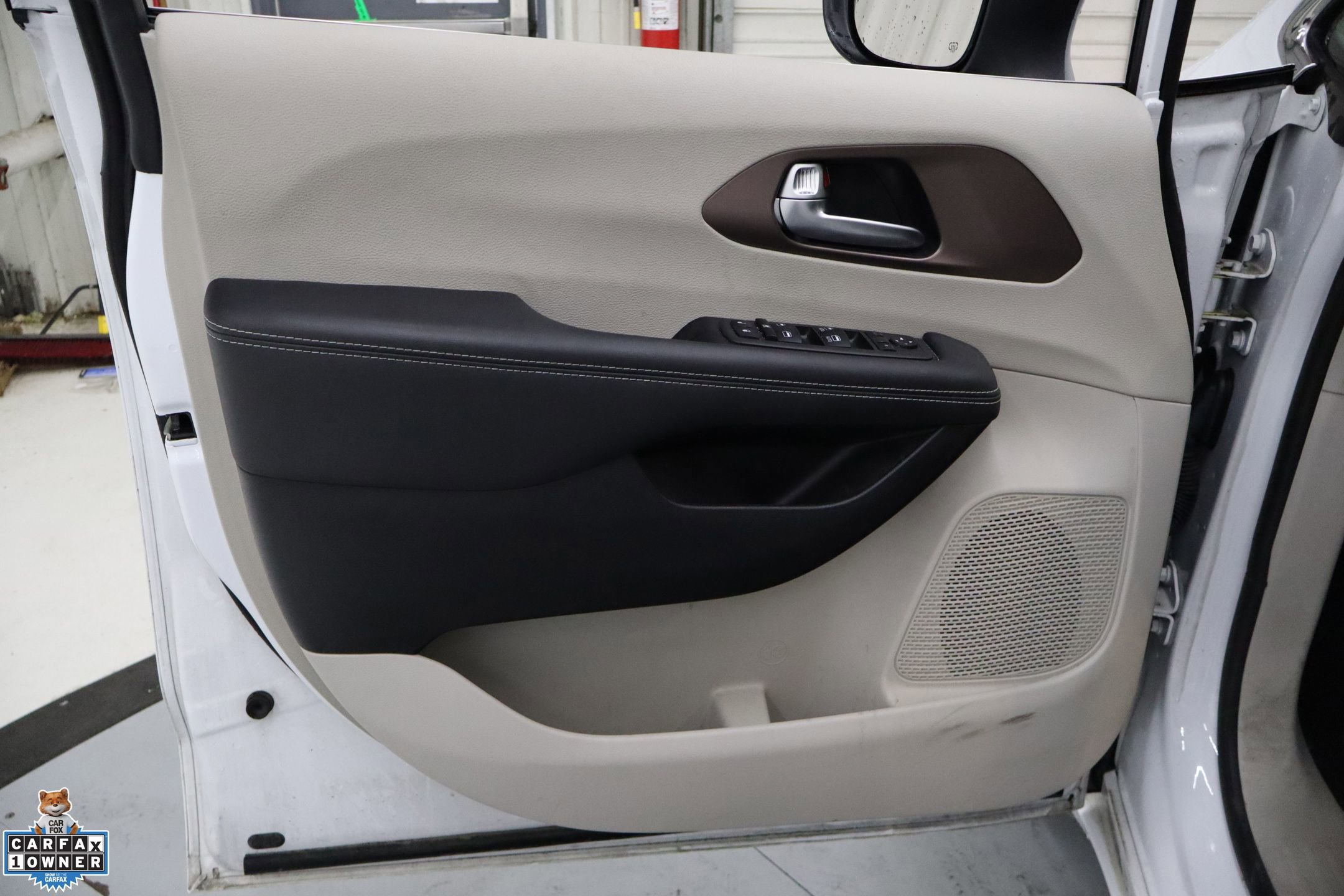 Used 2024 Chrysler Voyager LX image 13