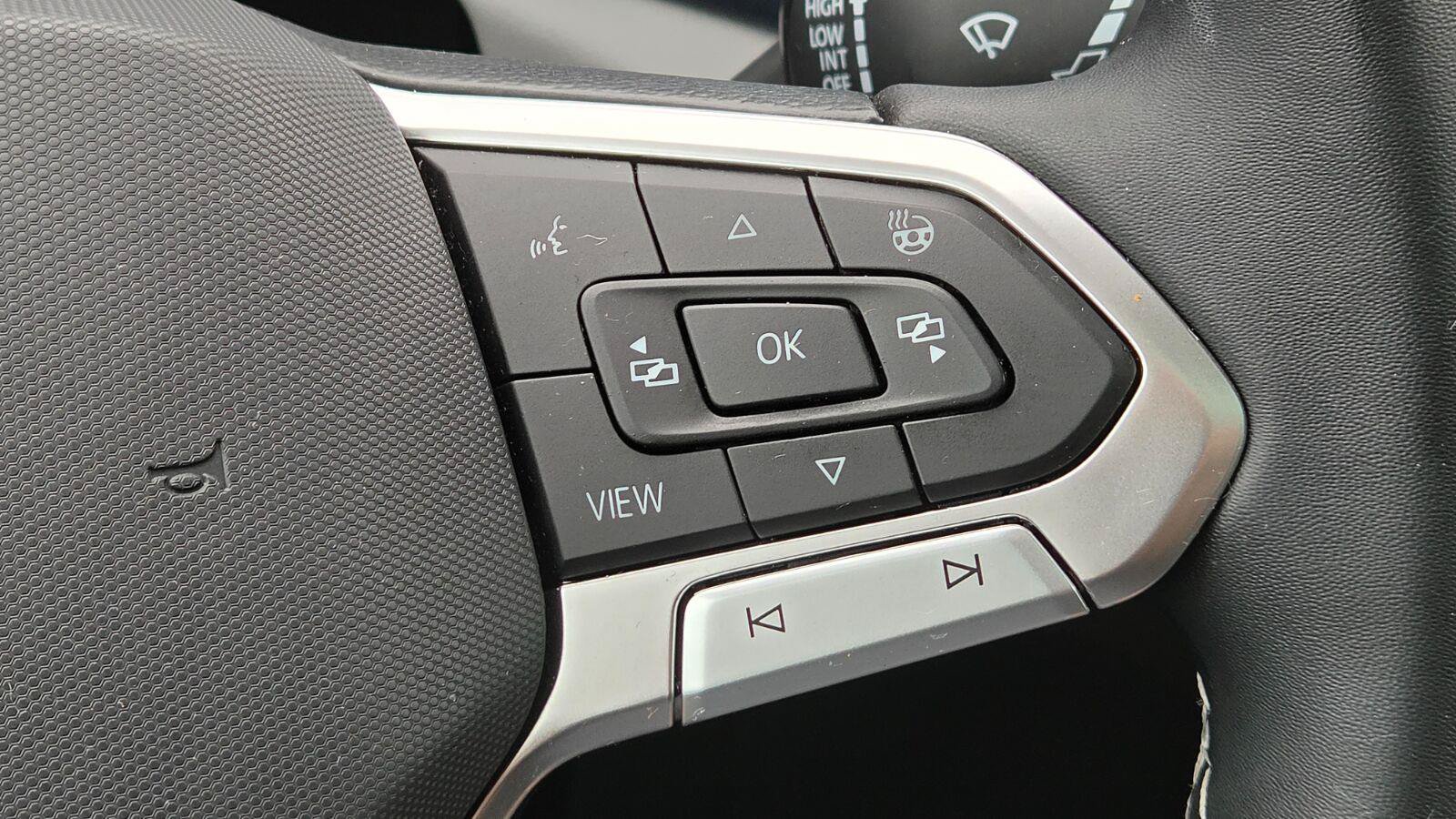 Used 2023 Volkswagen Taos SE w/ Panoramic Sunroof Package FWD image 28