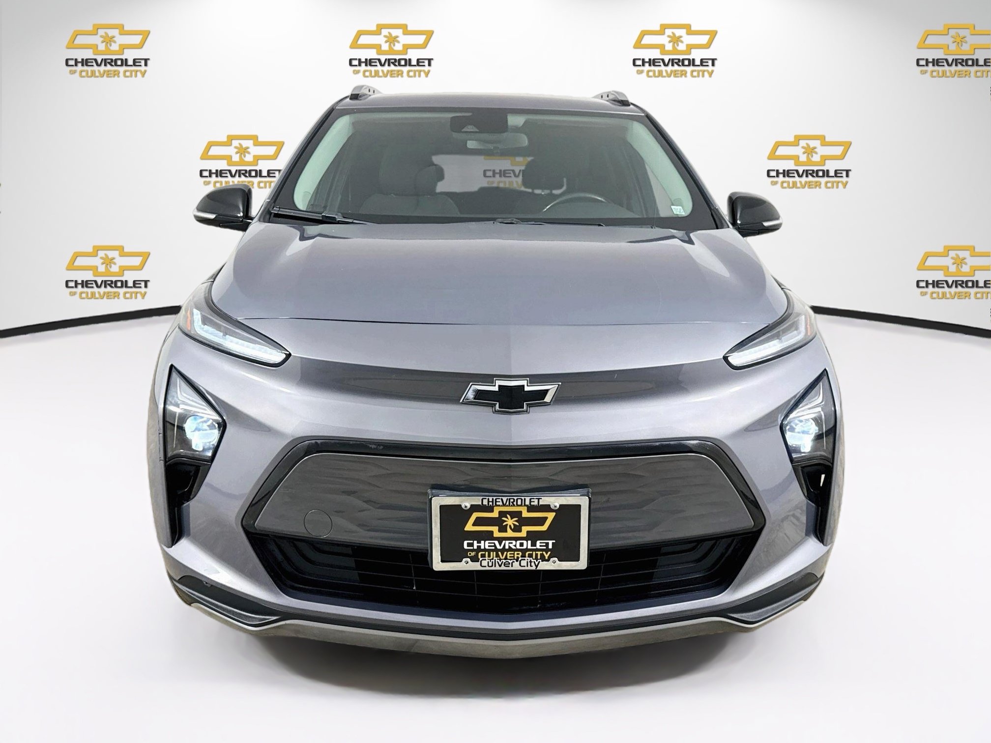 Used 2022 Chevrolet Bolt EUV LT w/ Comfort Package FWD image 2
