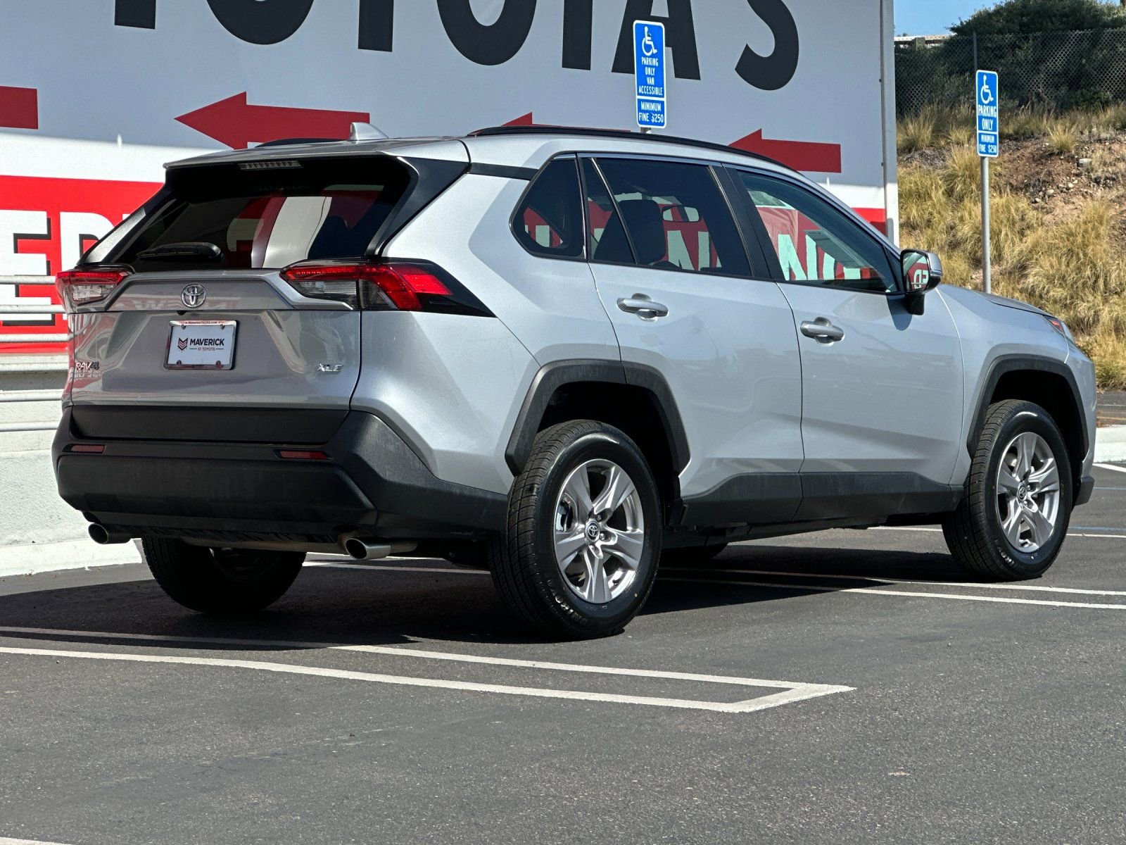 Used 2025 Toyota RAV4 XLE FWD image 5