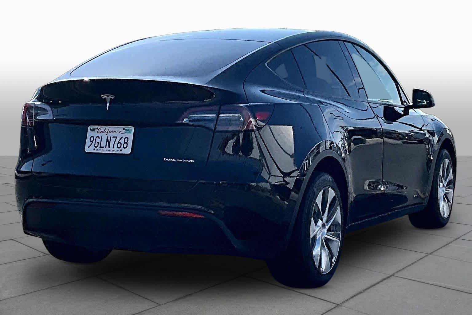 Used 2023 Tesla Model Y AWD image 12