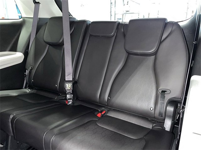 Used 2024 Kia Carnival LX image 16