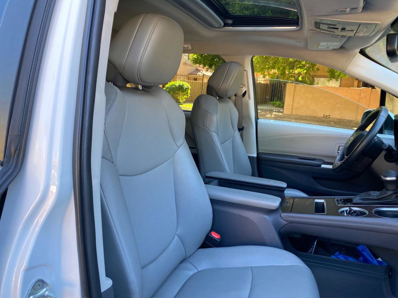 Used 2023 Toyota Sienna XLE FWD image 50