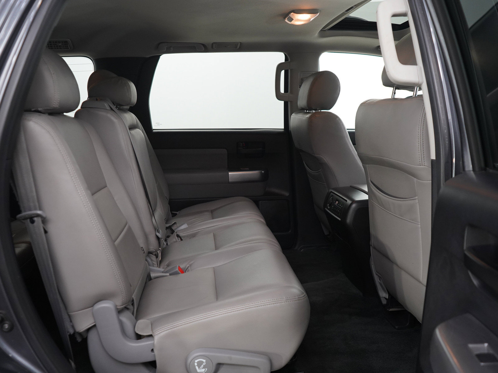 Used 2018 Toyota Sequoia SR5 AWD/4WD image 12