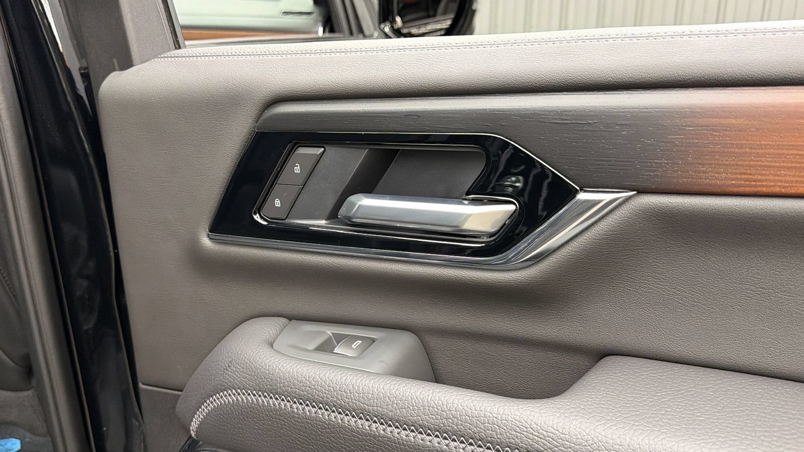 Used 2026 GMC Yukon Denali w/ Sun & Power Step Package AWD/4WD image 41
