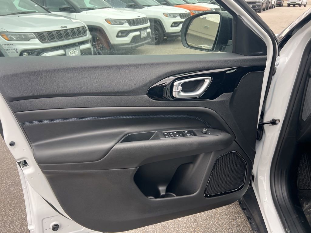 New 2026 Jeep Compass Limited image 18