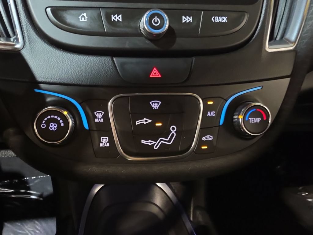 Used 2017 Chevrolet Malibu LT FWD image 16