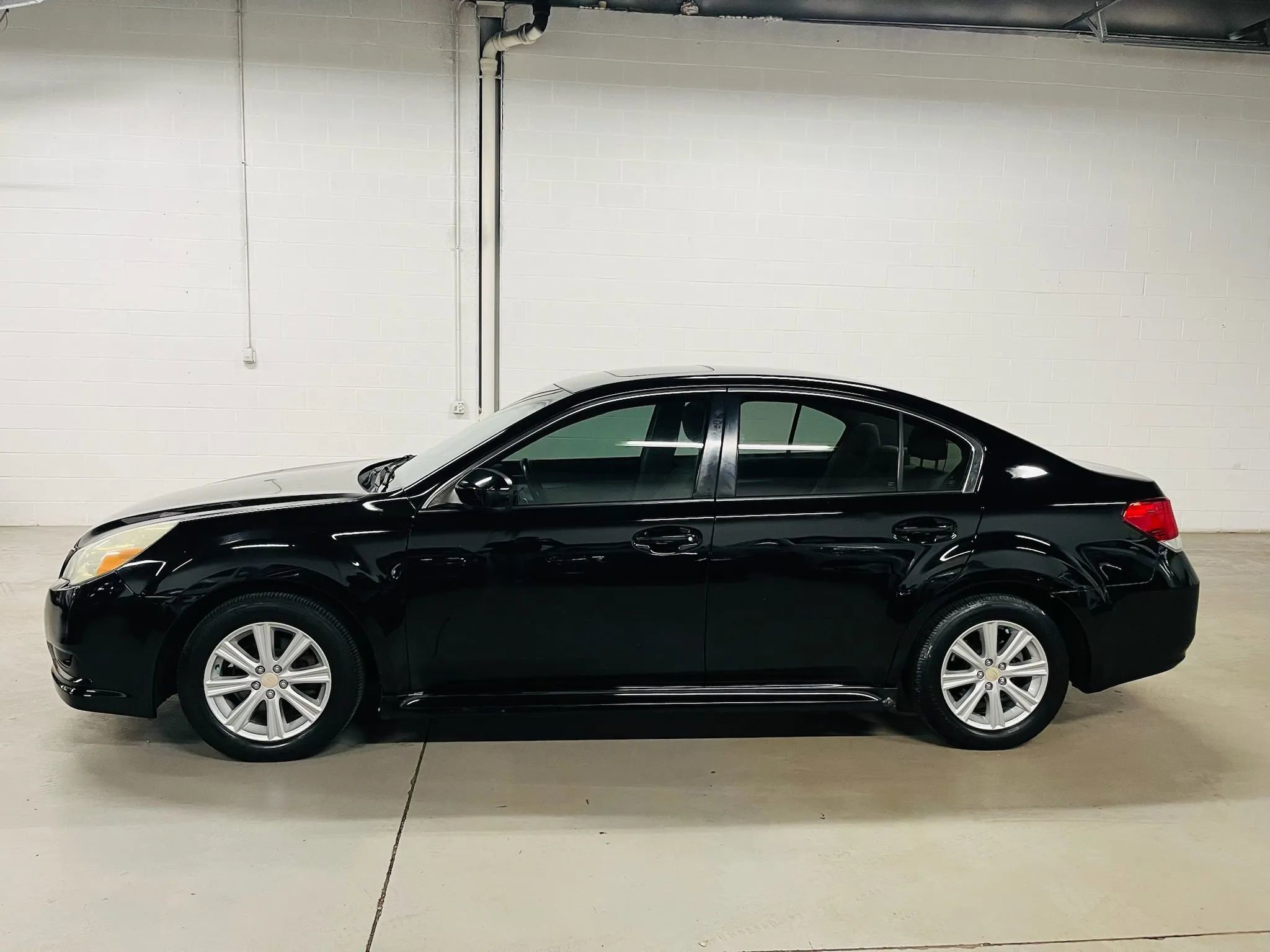 Used 2010 Subaru Legacy 2.5i Premium image 5