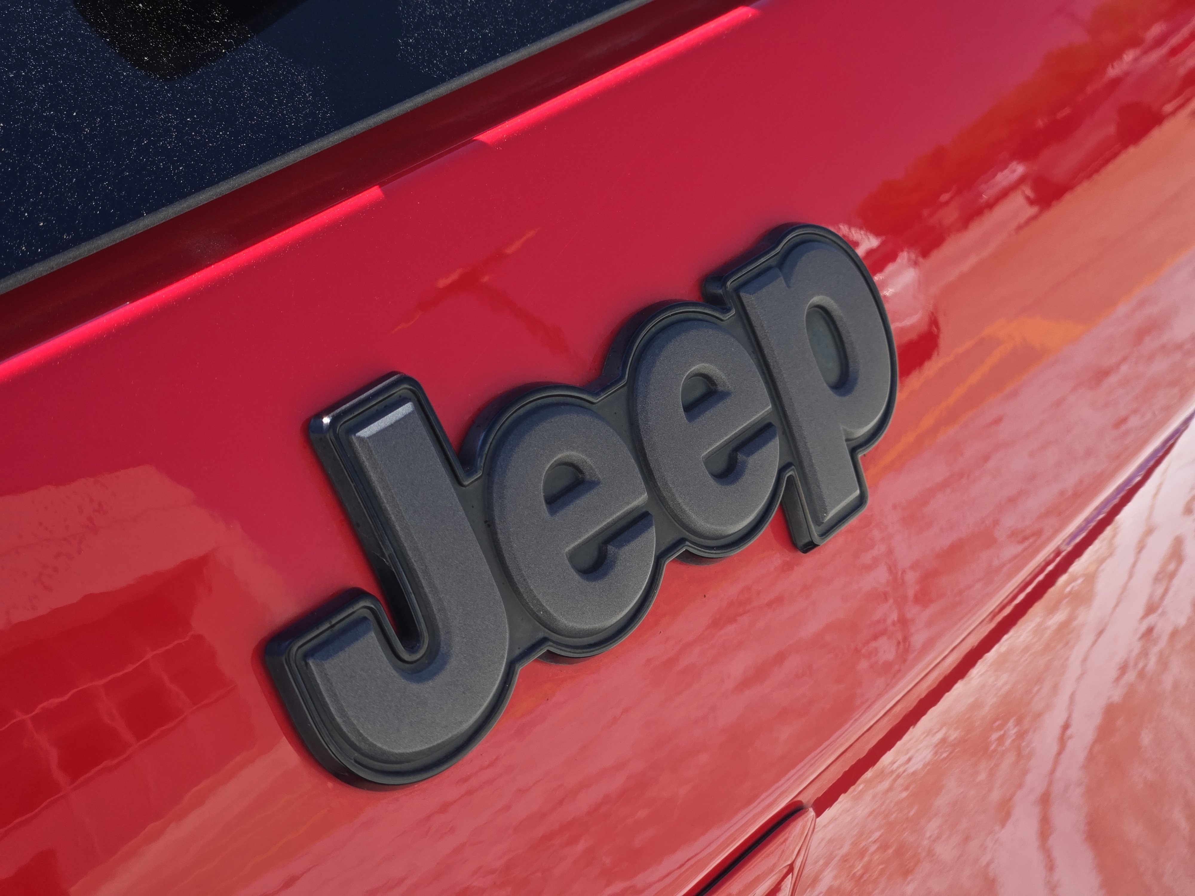 Used 2017 Jeep Cherokee Trailhawk AWD/4WD image 11