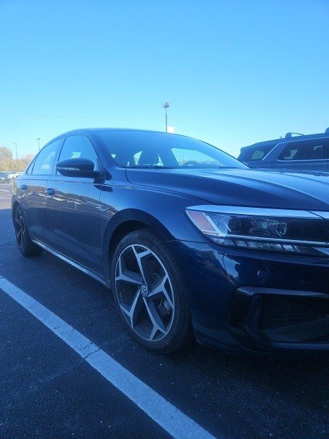 Used 2022 Volkswagen Passat 2.0T R-Line image 3