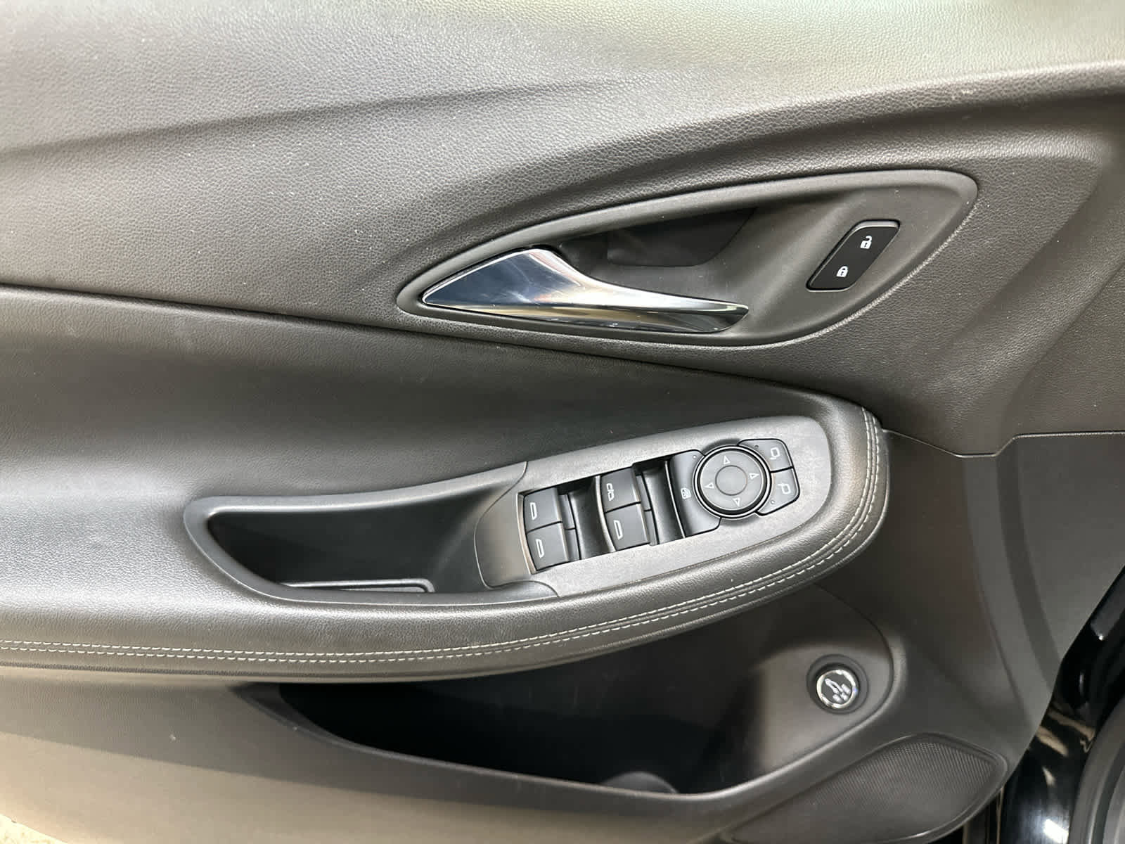 Certified 2023 Buick Encore GX Select w/ Sport Touring Package image 25