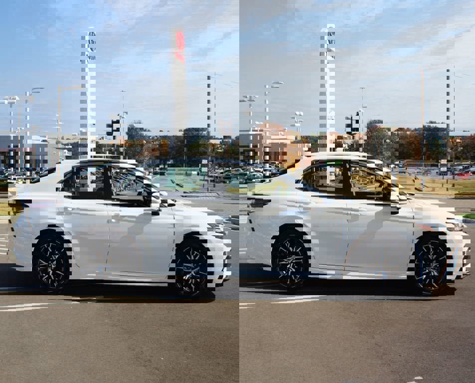 Used 2024 Toyota Camry SE image 17