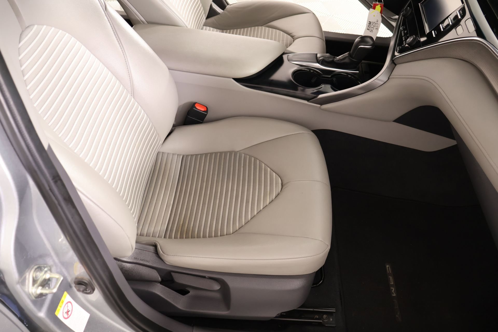 Used 2018 Toyota Camry SE FWD image 12