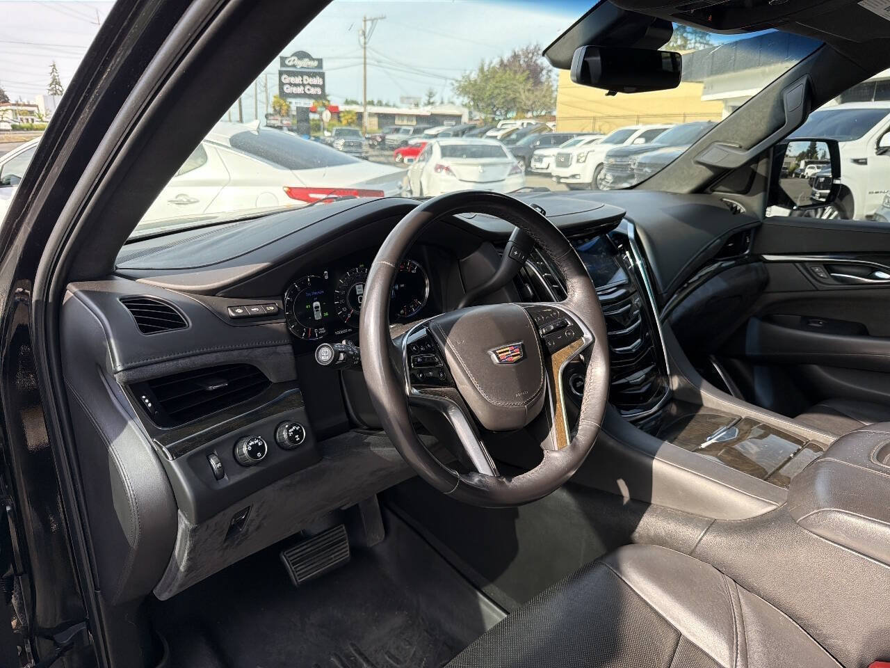 Used 2018 Cadillac Escalade Platinum AWD/4WD image 36