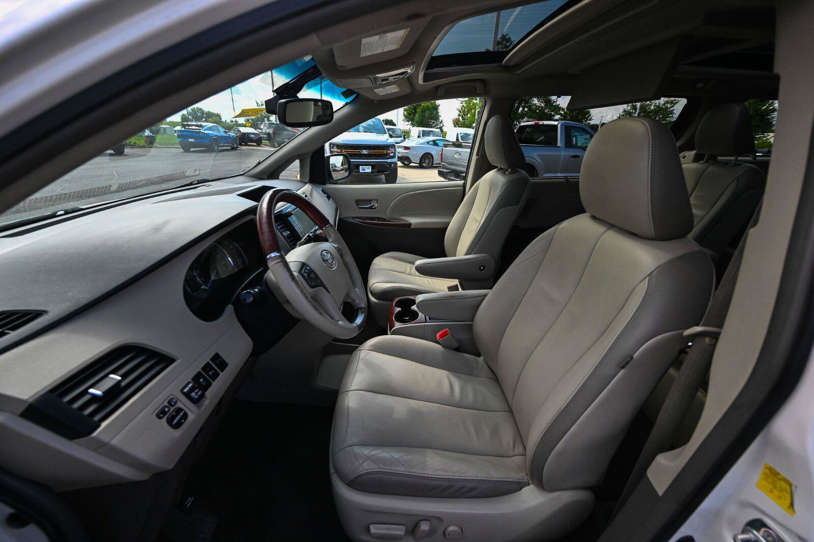 Used 2011 Toyota Sienna Limited w/ Premium Pkg FWD image 19
