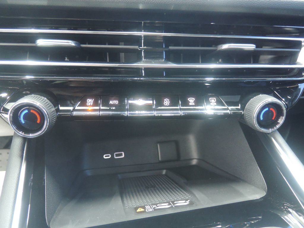 New 2026 Chevrolet Traverse LT w/ Sun and Wheel Package FWD image 19