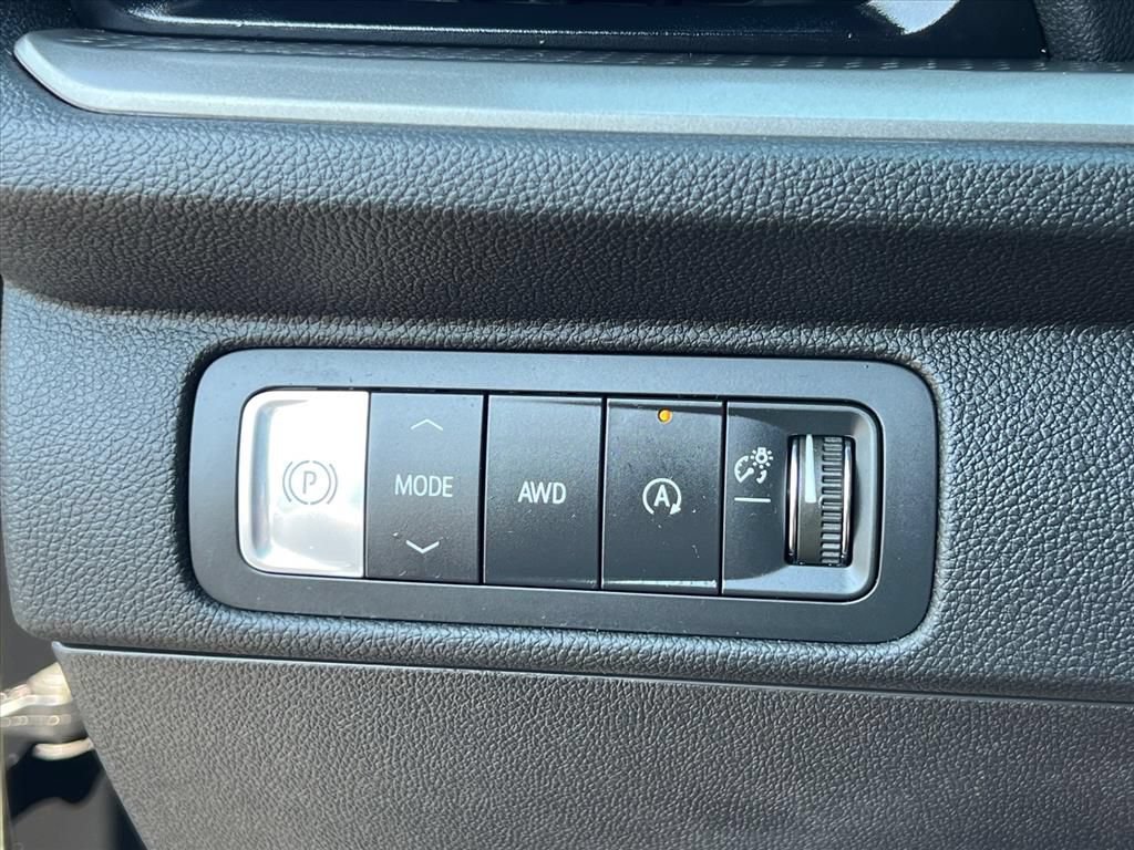 Used 2026 Chevrolet Traverse LT AWD/4WD image 25