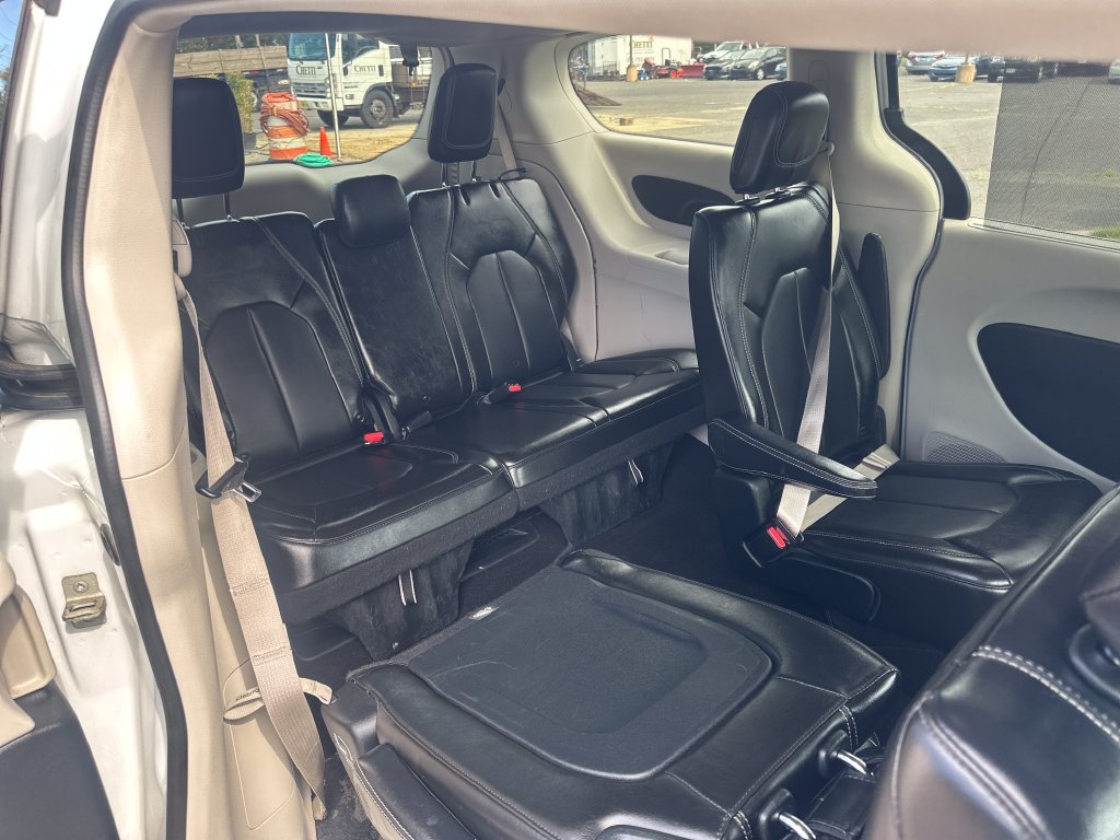 Used 2020 Chrysler Voyager Lxi FWD image 22